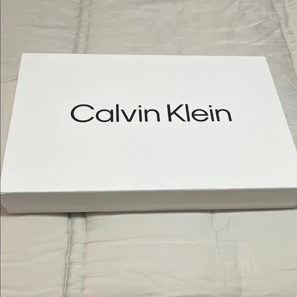 Calvin Klein Women’s Brown and White Messenger Bag Set - Picture 2 of 2